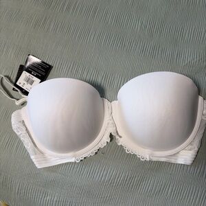 Elegant White Strapless Bra